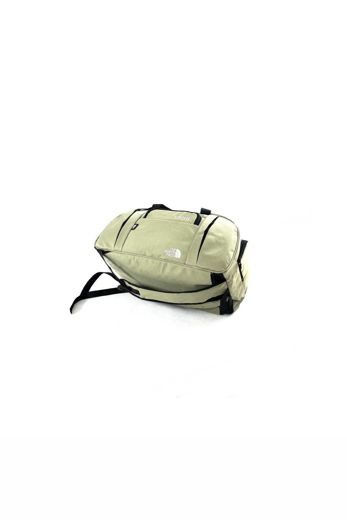 ساک سه کاره نورث فیس با طراحی شیک و کاربردی. سه جیب جلو، جیب بغل و پشتی، و جاکفشی برای نظم‌دهی به وسایل شما. رنگبندی متنوع و قیمت مناسب.