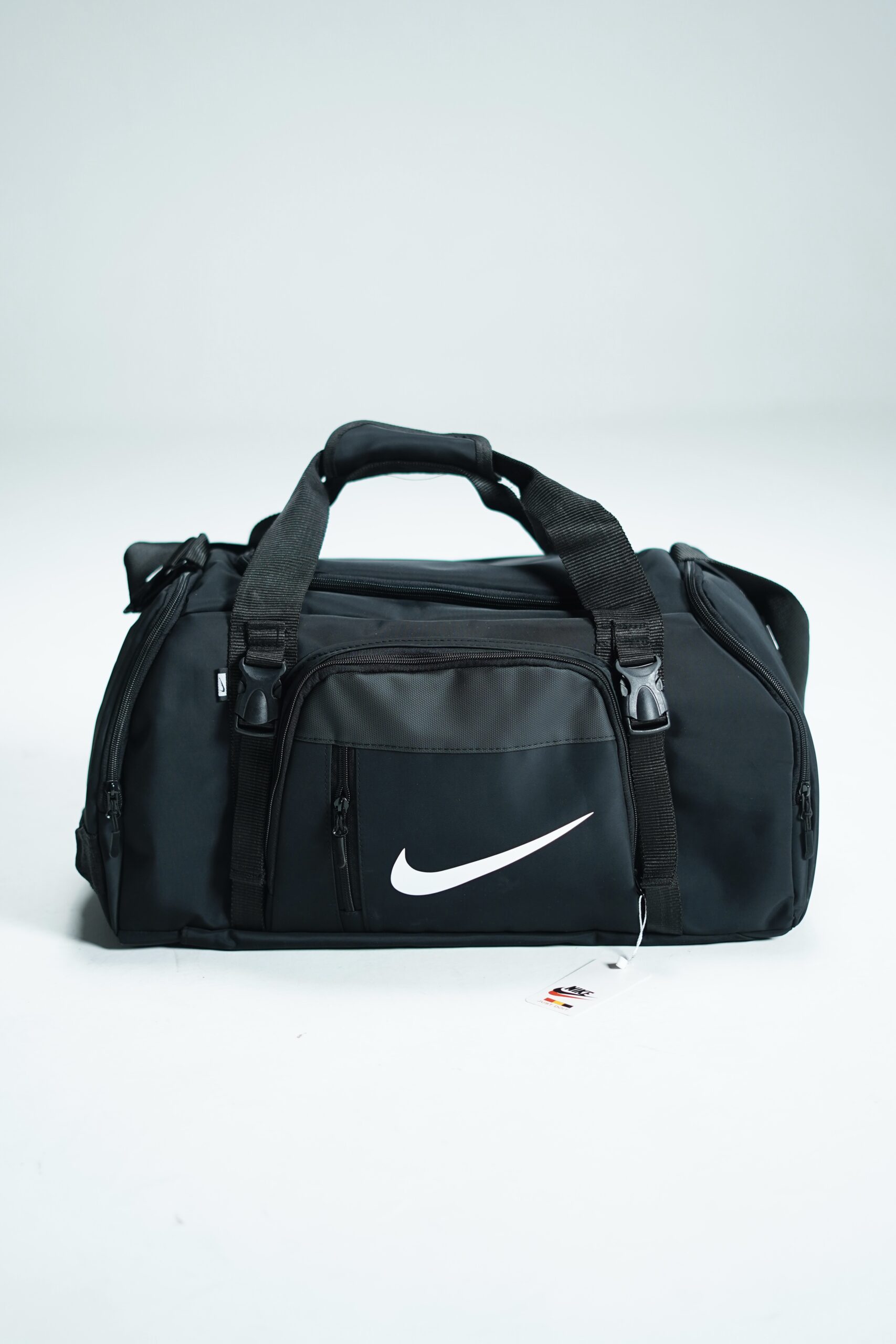 ساک ورزشی نایک سه‌کاره دیبا با جاکفشی و جای مت قابل تبدیل به کوله