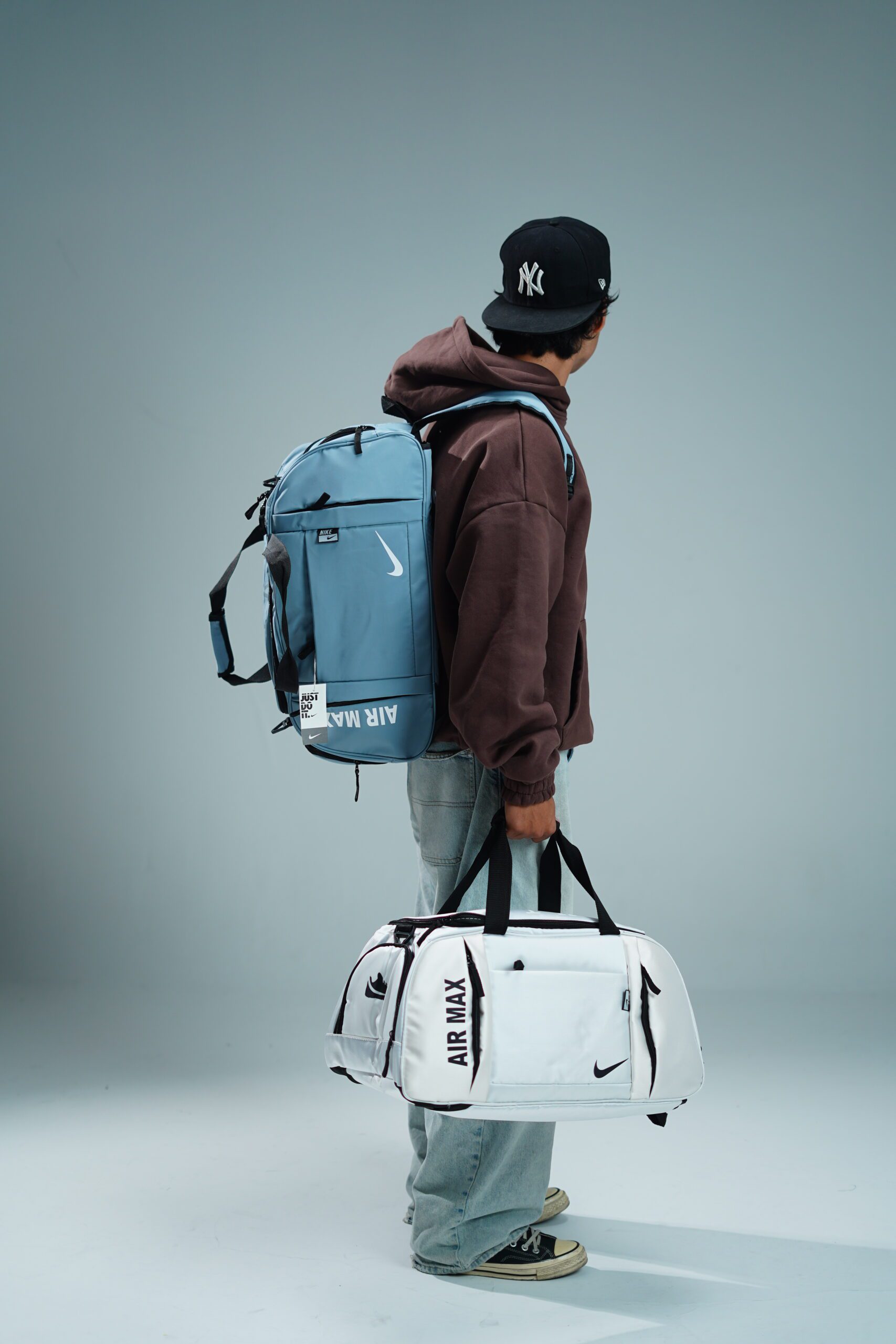 ساک ورزشی نایک ایرمکس محفظه جاکفشی و جیب پشتی در ساک ورزشی نایک