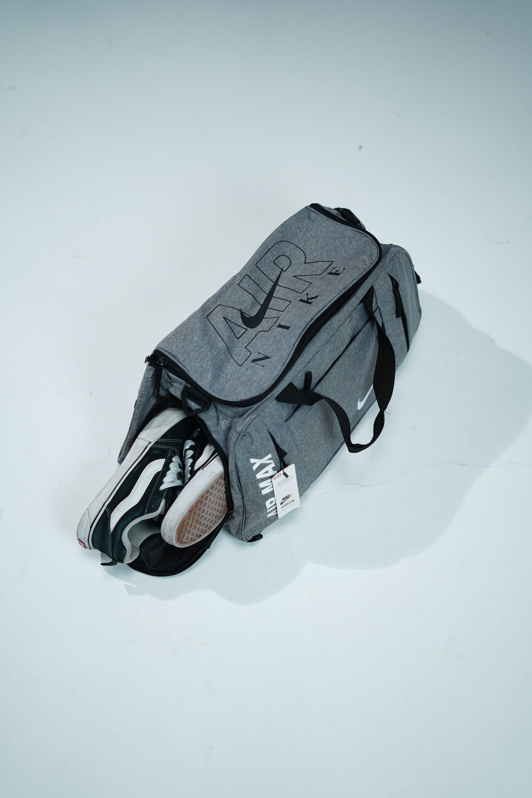 ساک ورزشی نایک ایرمکس کیف باشگاه نایک ایرمکس سبک ۱۵۰ گرمی رنگ مشکی