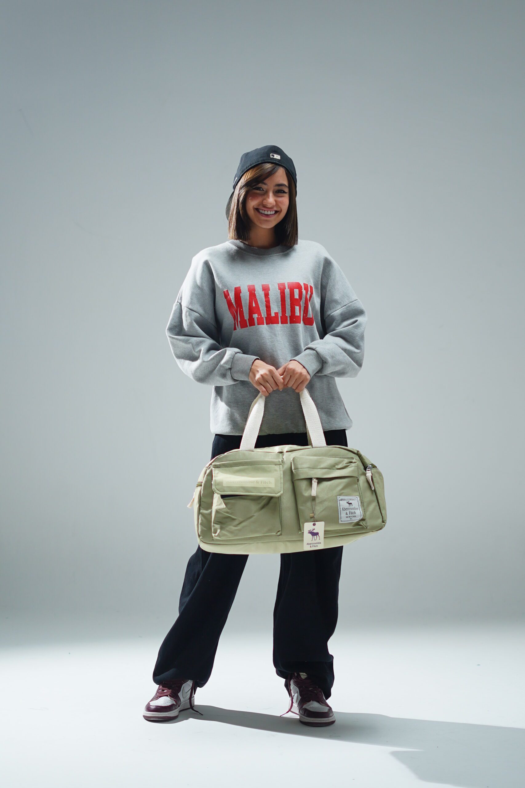 ساک ورزشی زنانه ابرکرومبی کتان با دو جیب جلو و جاکفشی، مناسب باشگاه و استفاده روزانه