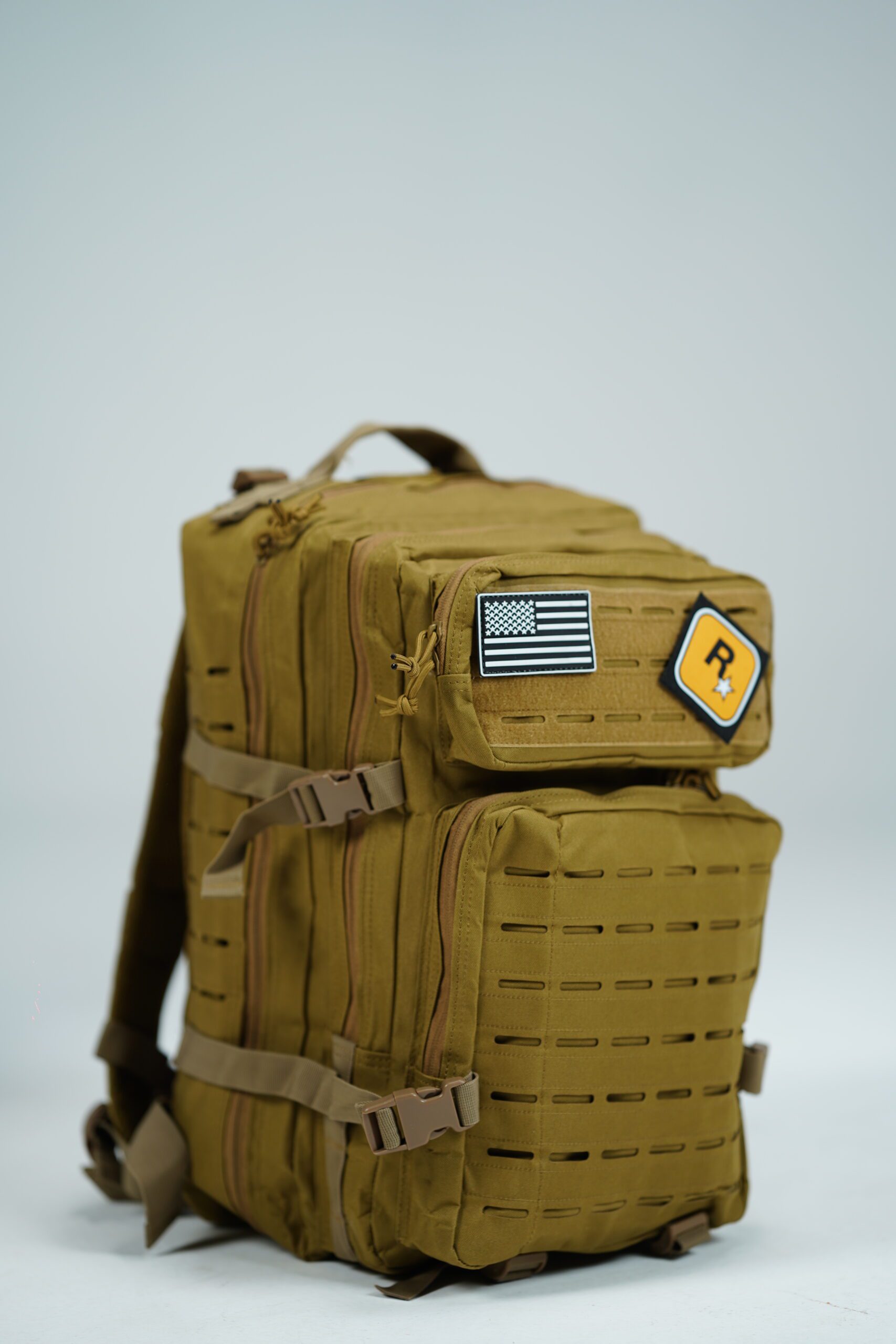 کوله تاکتیکال با جیب‌های متعدد