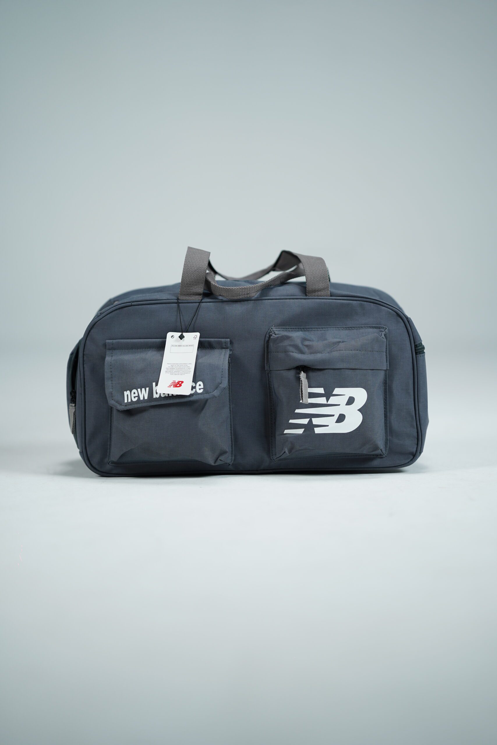 ساک ورزشی نیو بالانس سبک با دو جیب و جاکفشی، طراحی مدرن مناسب خانم‌ها و آقایان برای باشگاه